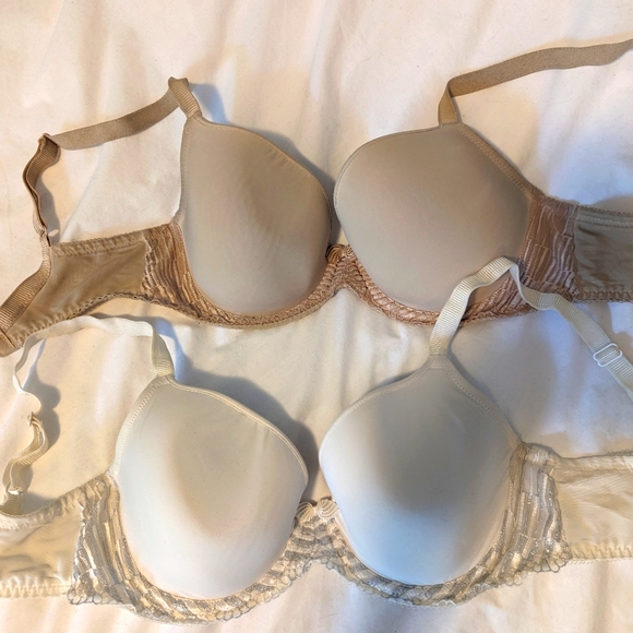 Two 32D Wacoal bras - Picture 1 of 1